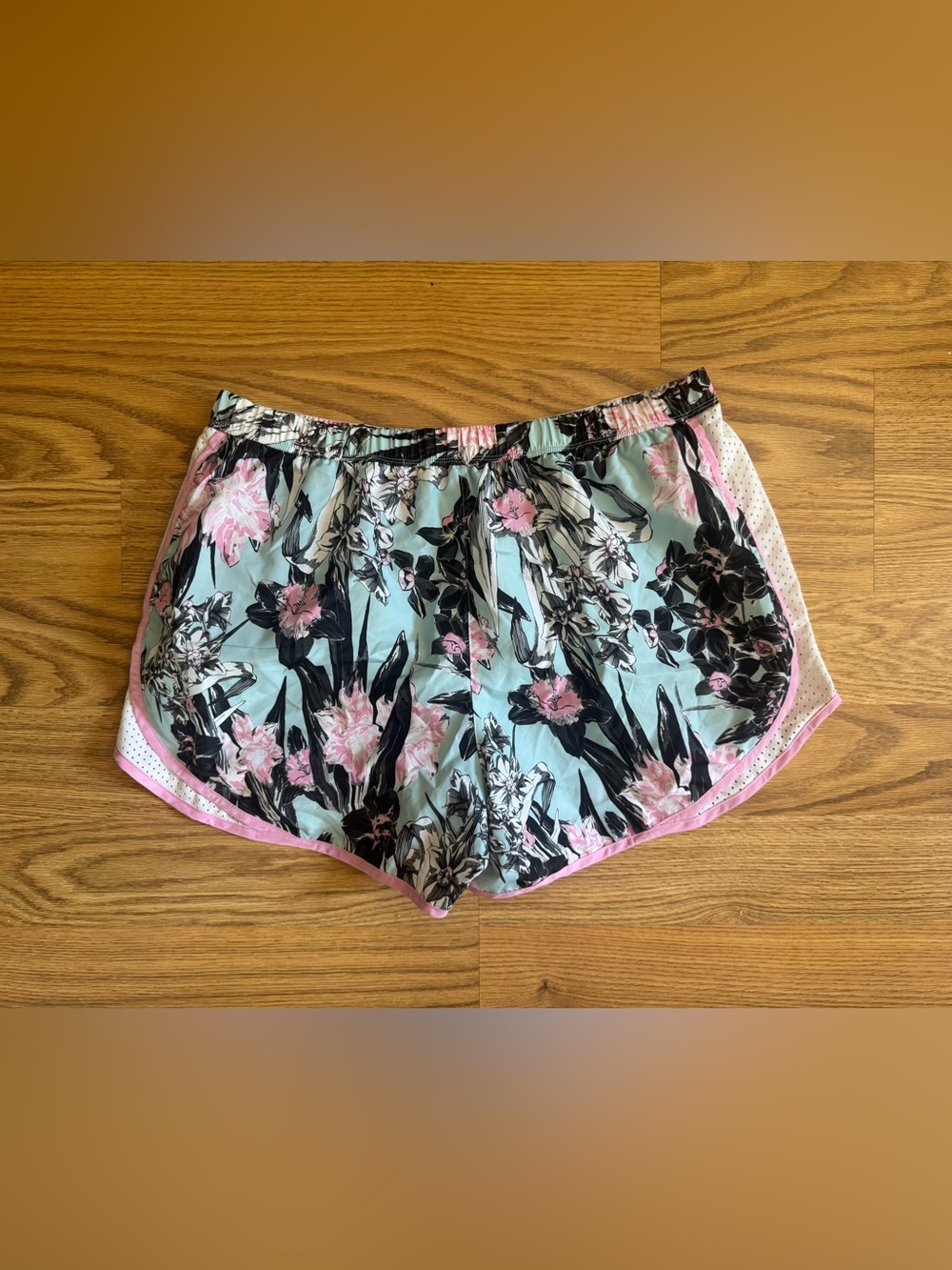 Nike Dri-FIT Floral Shorts - XL - Picture 2 of 3